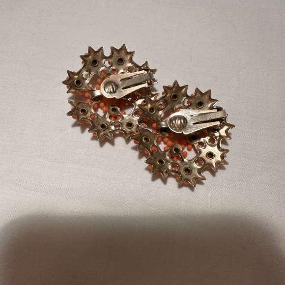 Vintage 1950s Mid Century Orange Tiger Flower Clip On Earrings - Picture 6 of 8